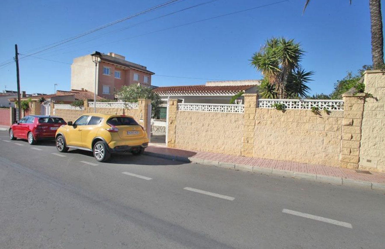 Resale - Chalet - Torrevieja - Los Frutales