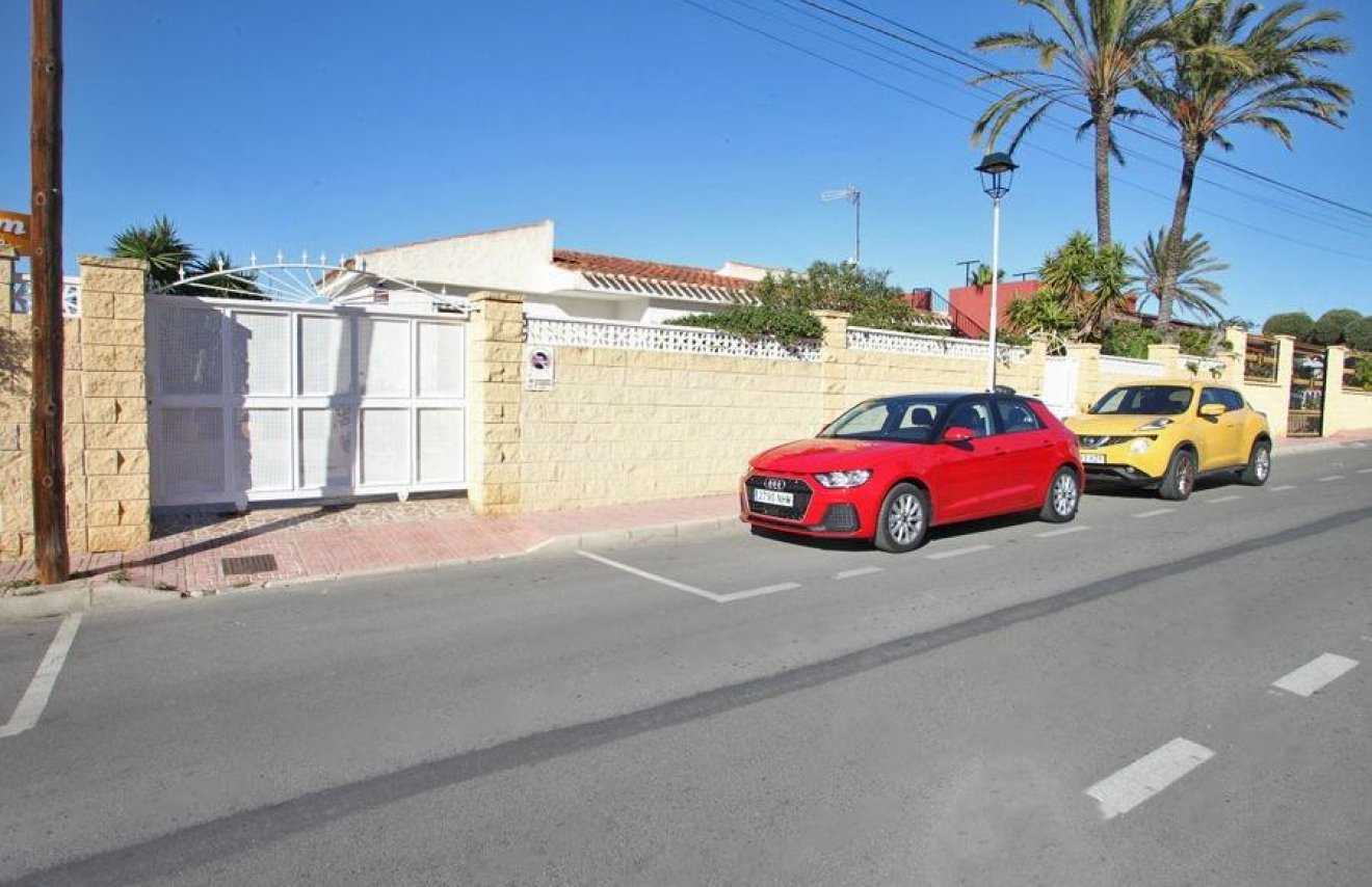Resale - Chalet - Torrevieja - Los Frutales
