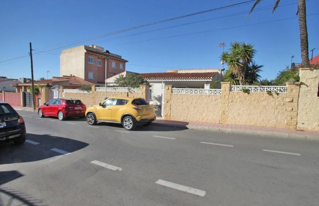 Resale - Chalet - Torrevieja - Los Frutales