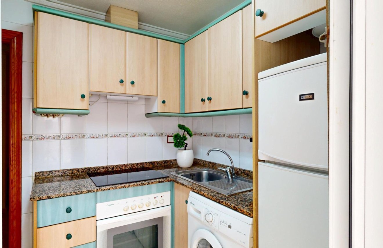 Resale - Planta baja - Torrevieja - Estacion de autobuses