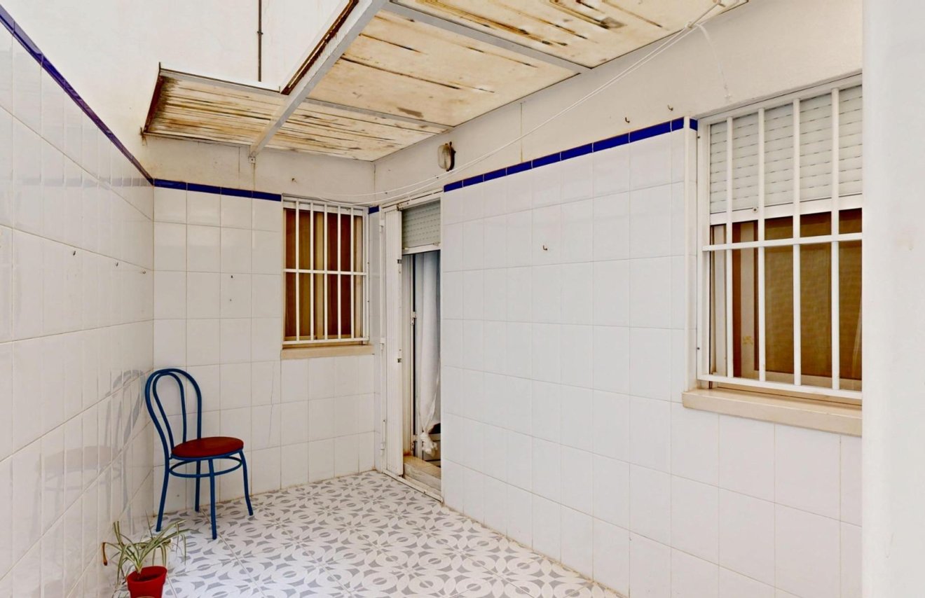 Resale - Planta baja - Torrevieja - Estacion de autobuses