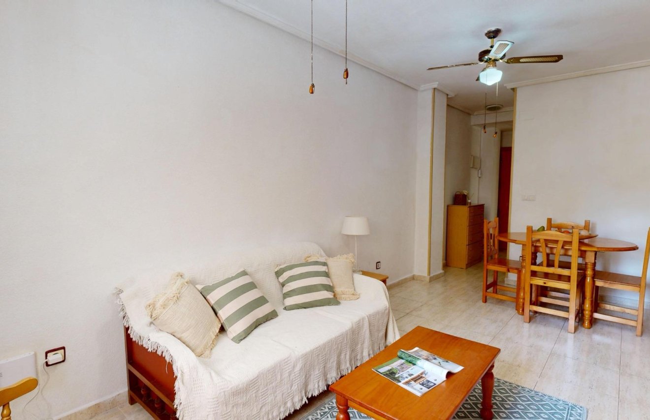 Resale - Planta baja - Torrevieja - Estacion de autobuses