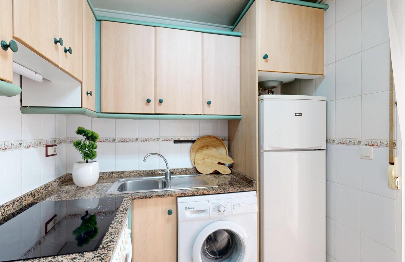 Resale - Planta baja - Torrevieja - Estacion de autobuses