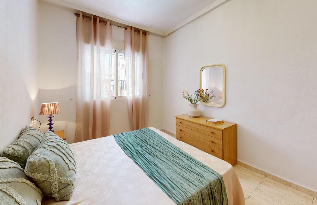 Resale - Planta baja - Torrevieja - Estacion de autobuses