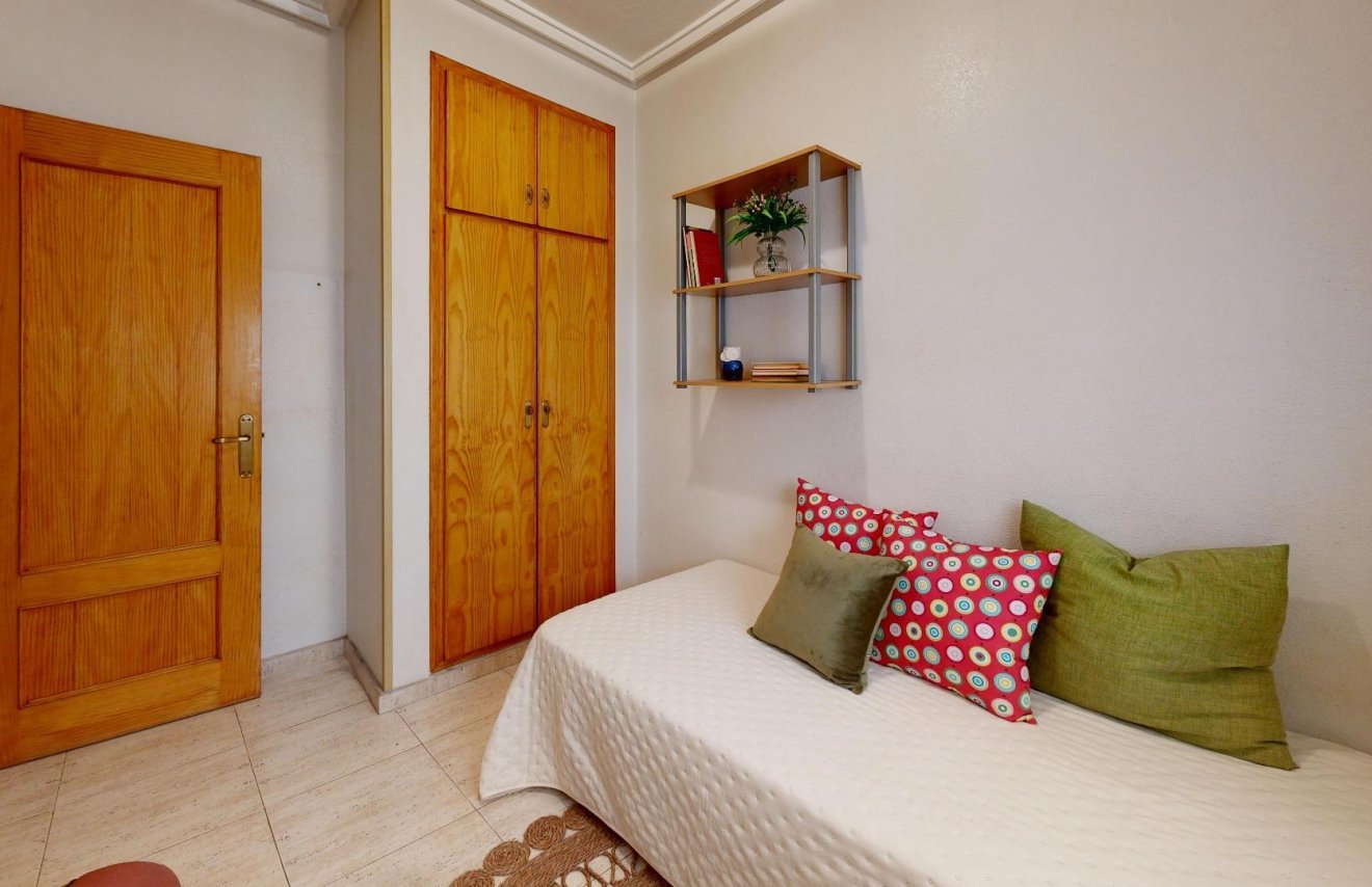 Resale - Planta baja - Torrevieja - Estacion de autobuses