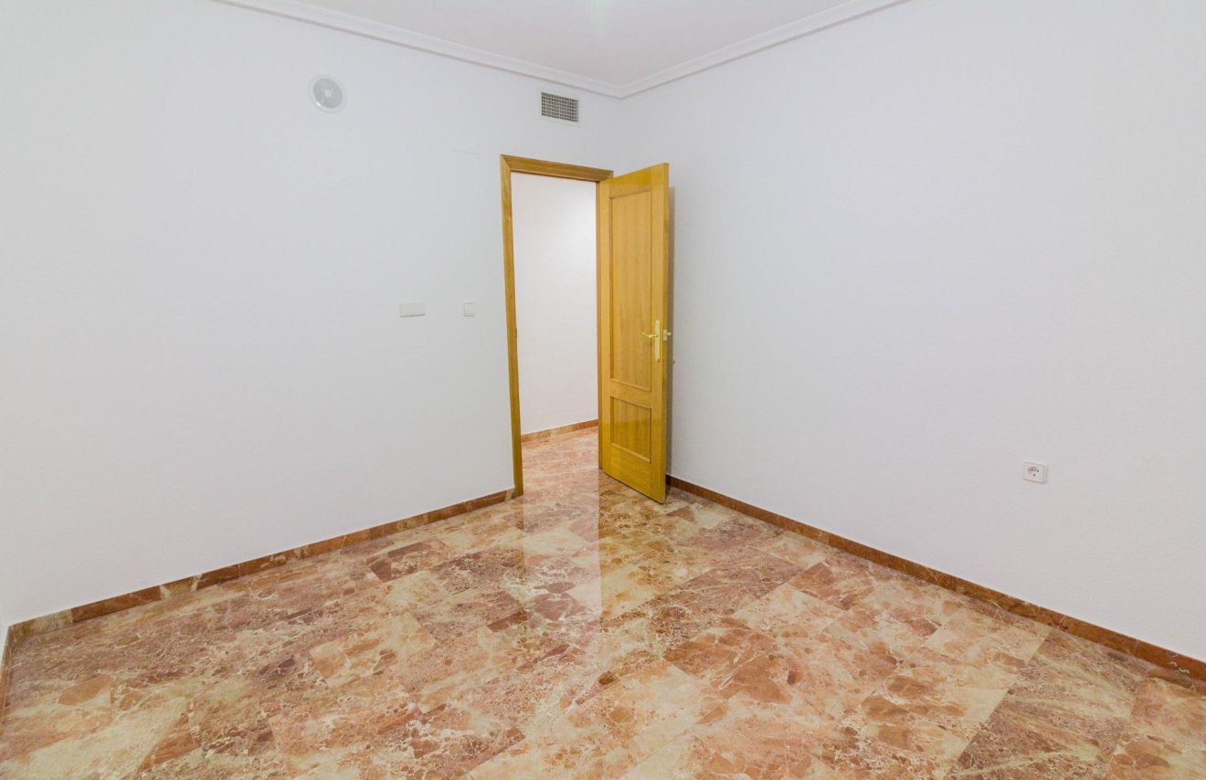 Reventa - Piso - Orihuela - Barrio de la Ocarasa