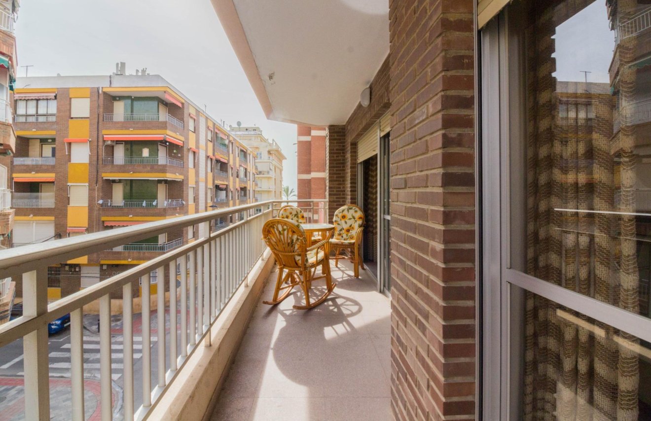 Alquiler a largo plazo - Piso - Torrevieja - Paseo maritimo