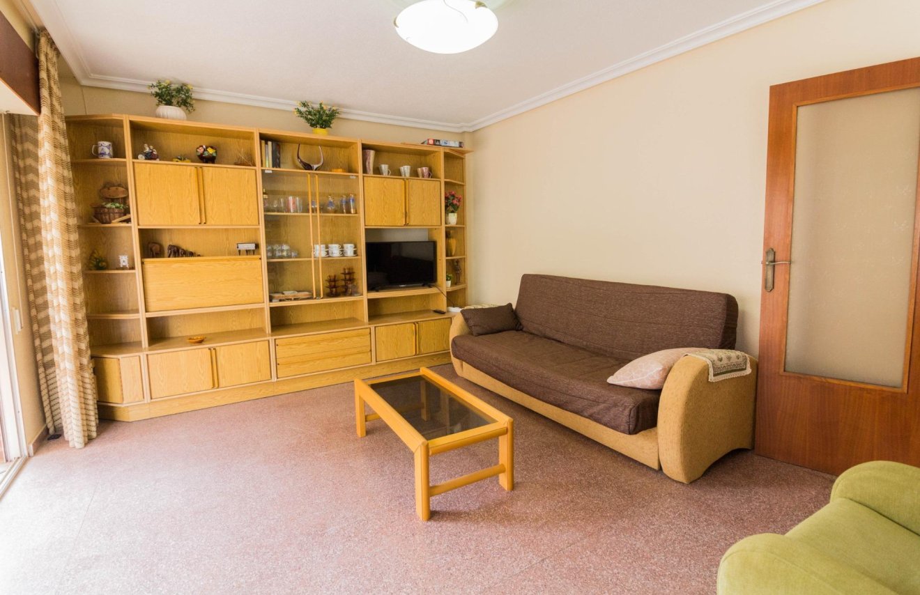 Alquiler a largo plazo - Piso - Torrevieja - Paseo maritimo