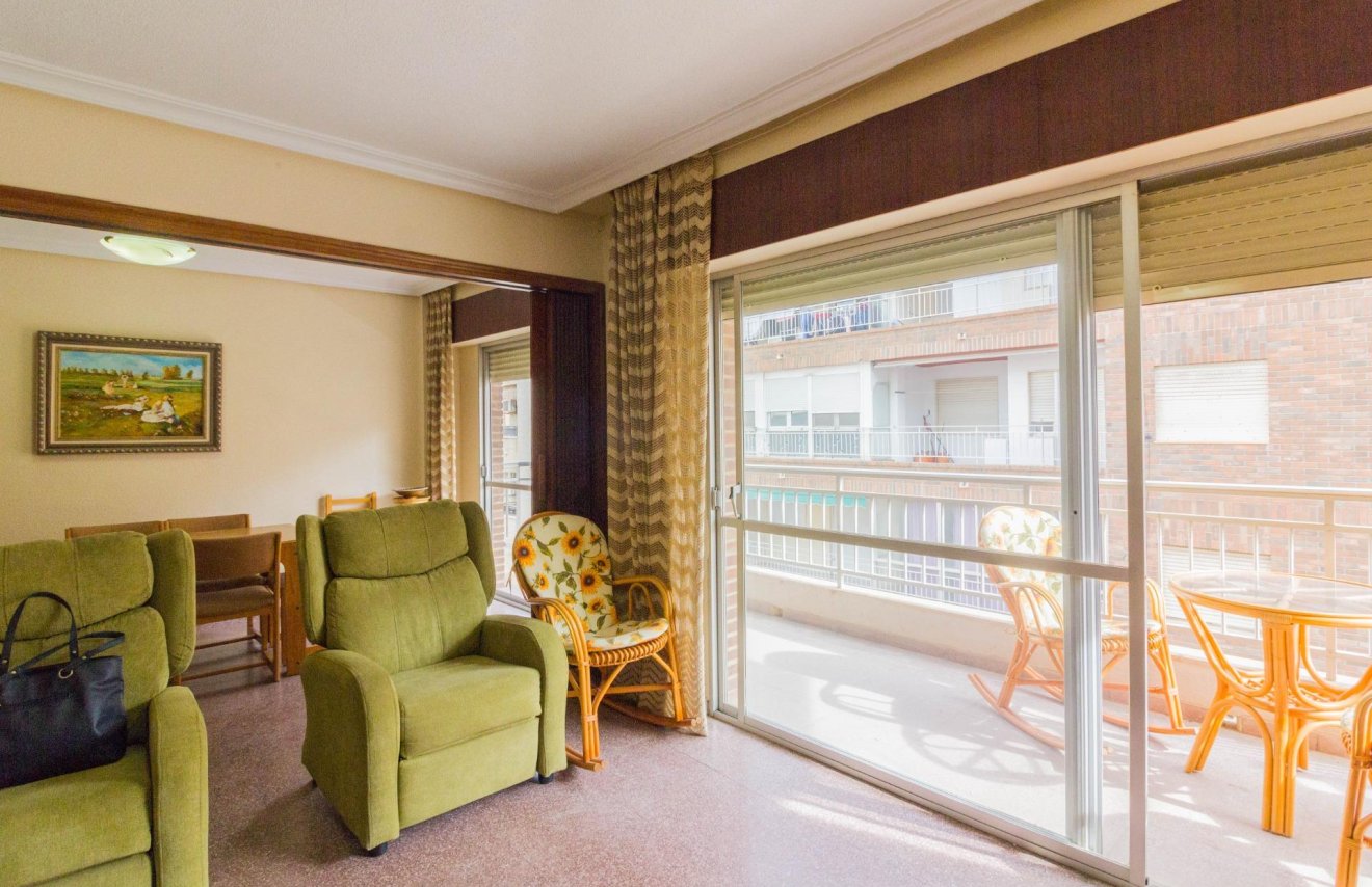 Alquiler a largo plazo - Piso - Torrevieja - Paseo maritimo