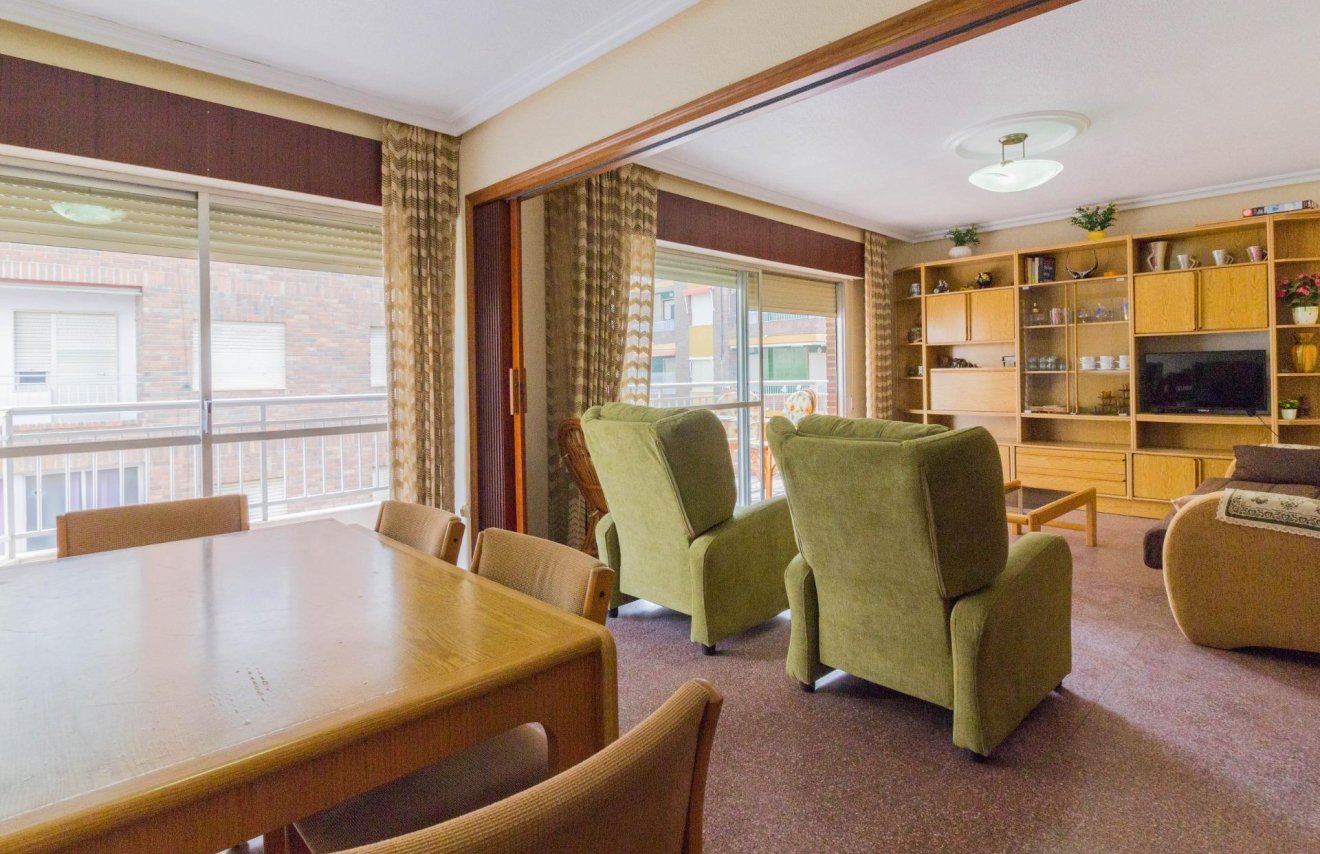 Alquiler a largo plazo - Piso - Torrevieja - Paseo maritimo