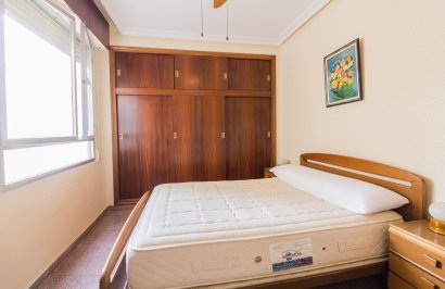 Alquiler a largo plazo - Piso - Torrevieja - Paseo maritimo