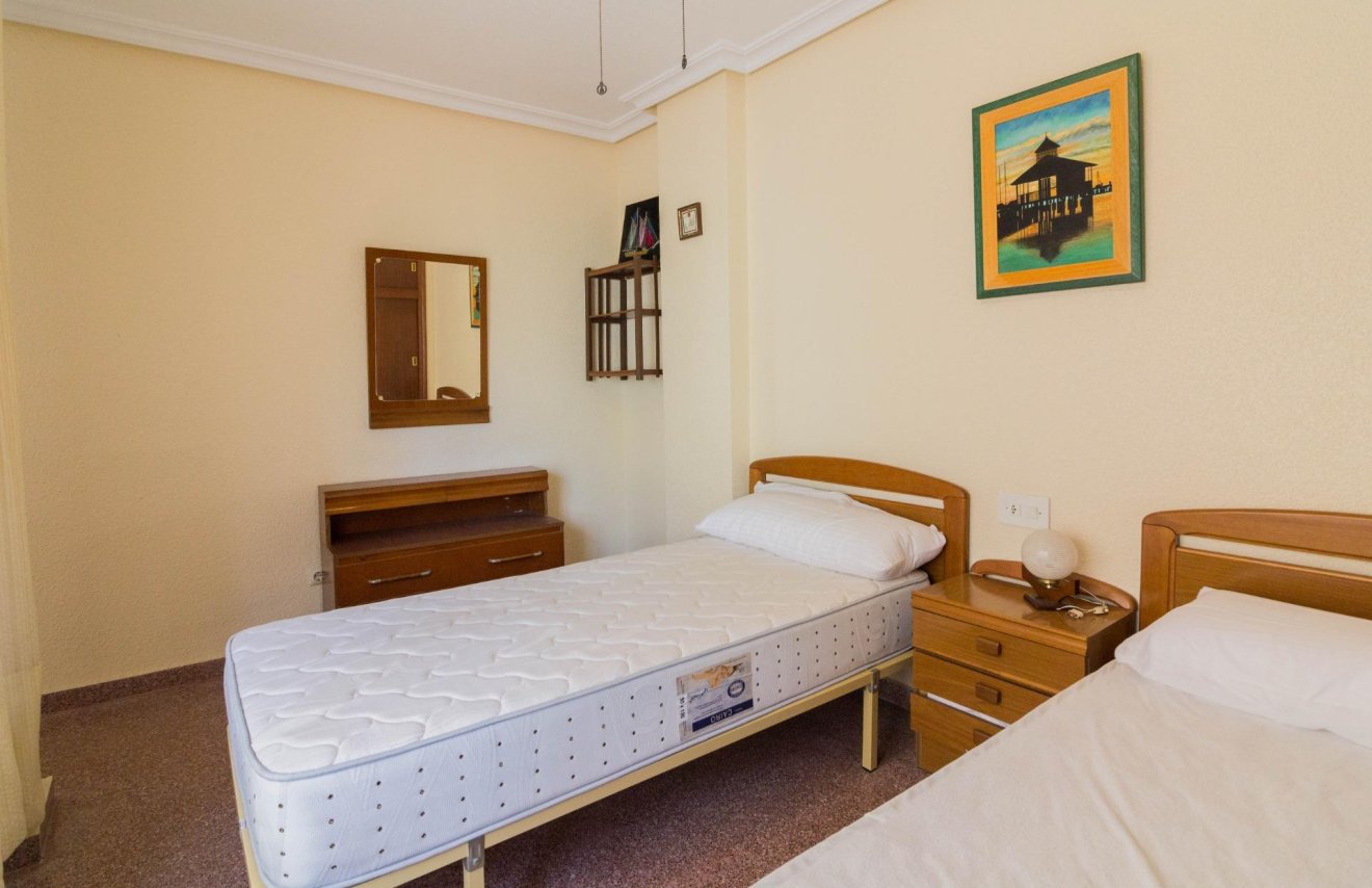 Alquiler a largo plazo - Piso - Torrevieja - Paseo maritimo