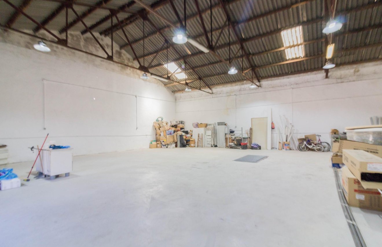 Alquiler a largo plazo - Nave industrial - Callosa de Segura - Barrio el Palmeral