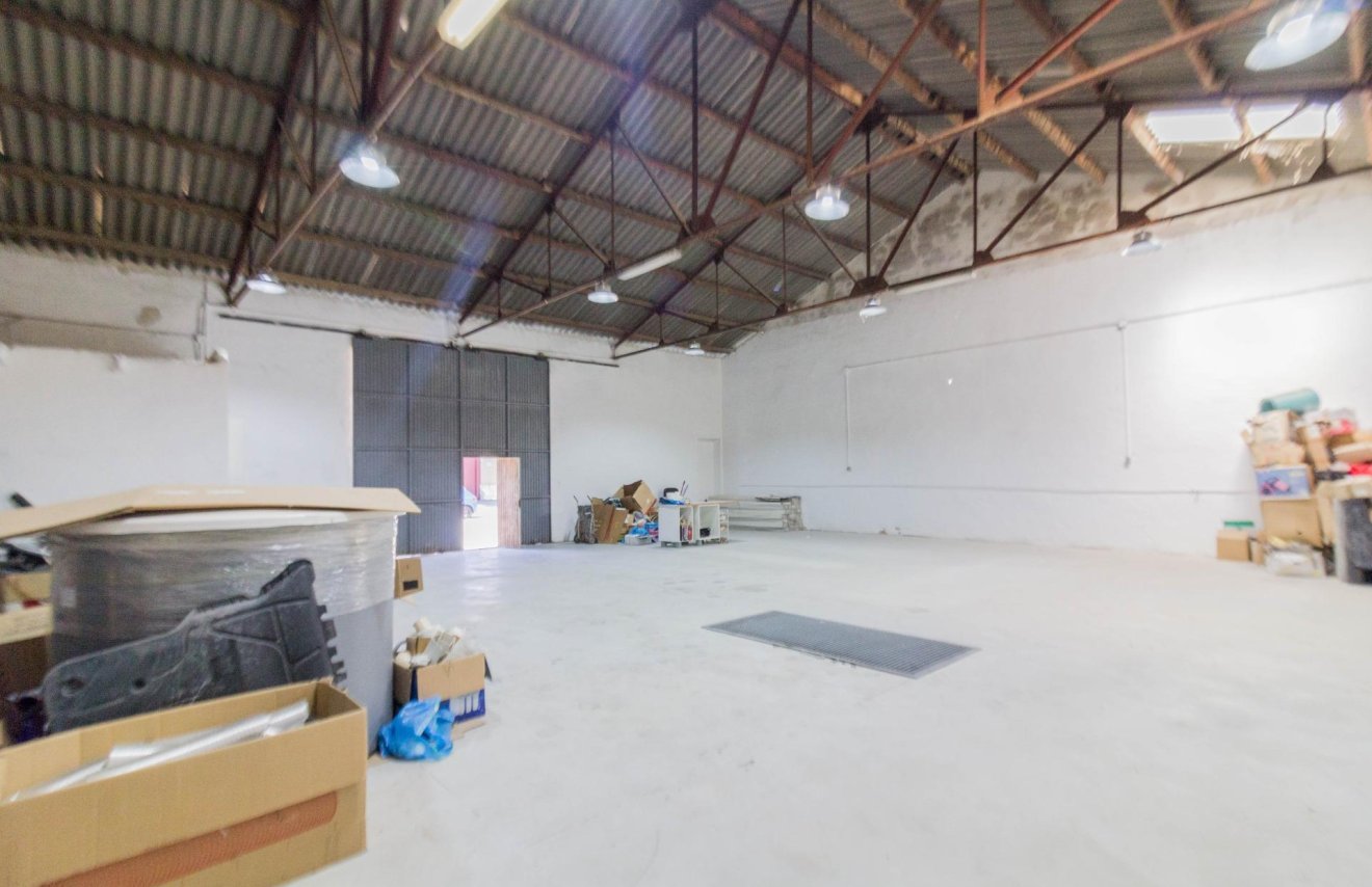 Alquiler a largo plazo - Nave industrial - Callosa de Segura - Barrio el Palmeral