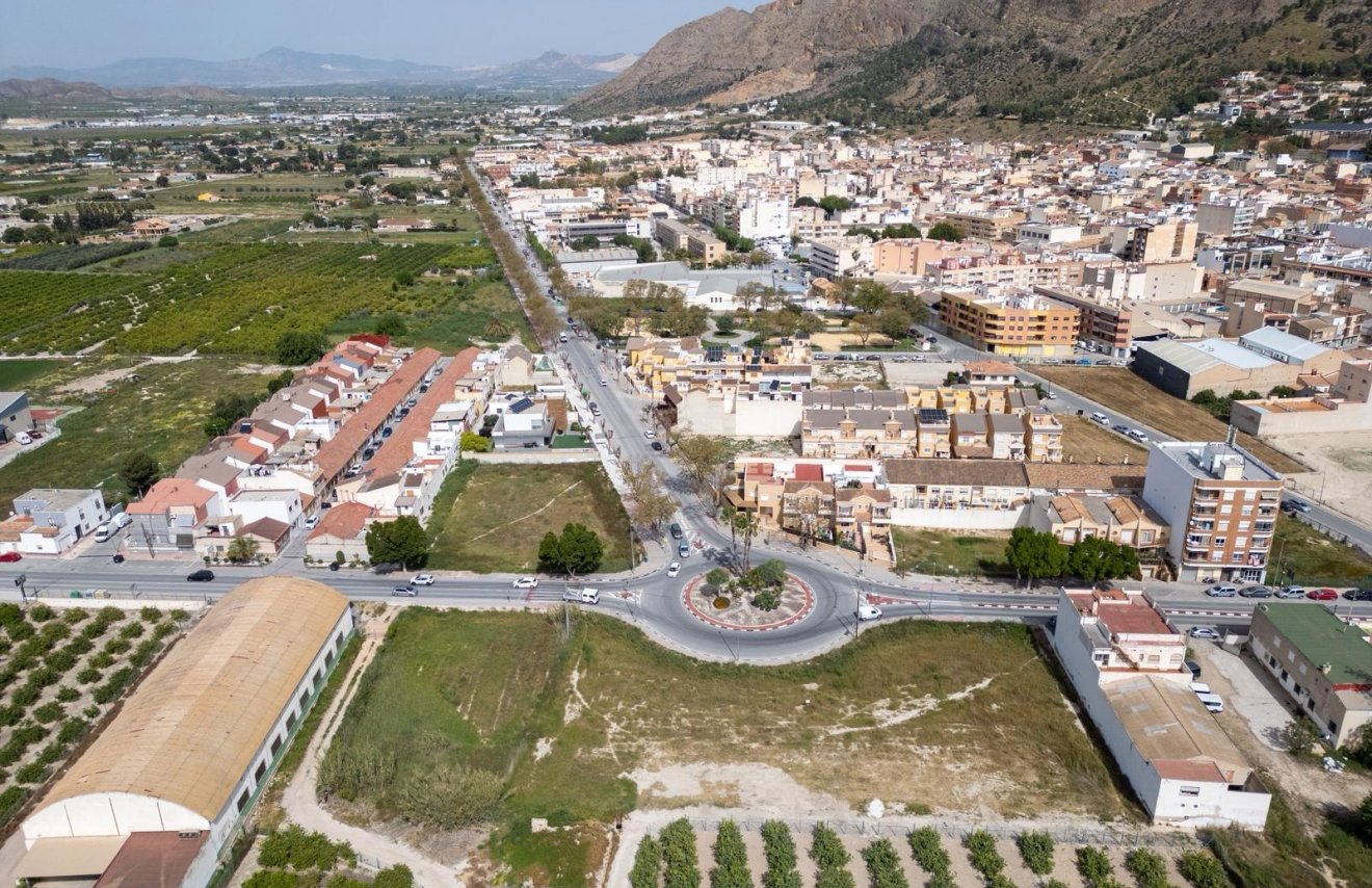 Reventa - Terreno urbano - Redován - Carretera