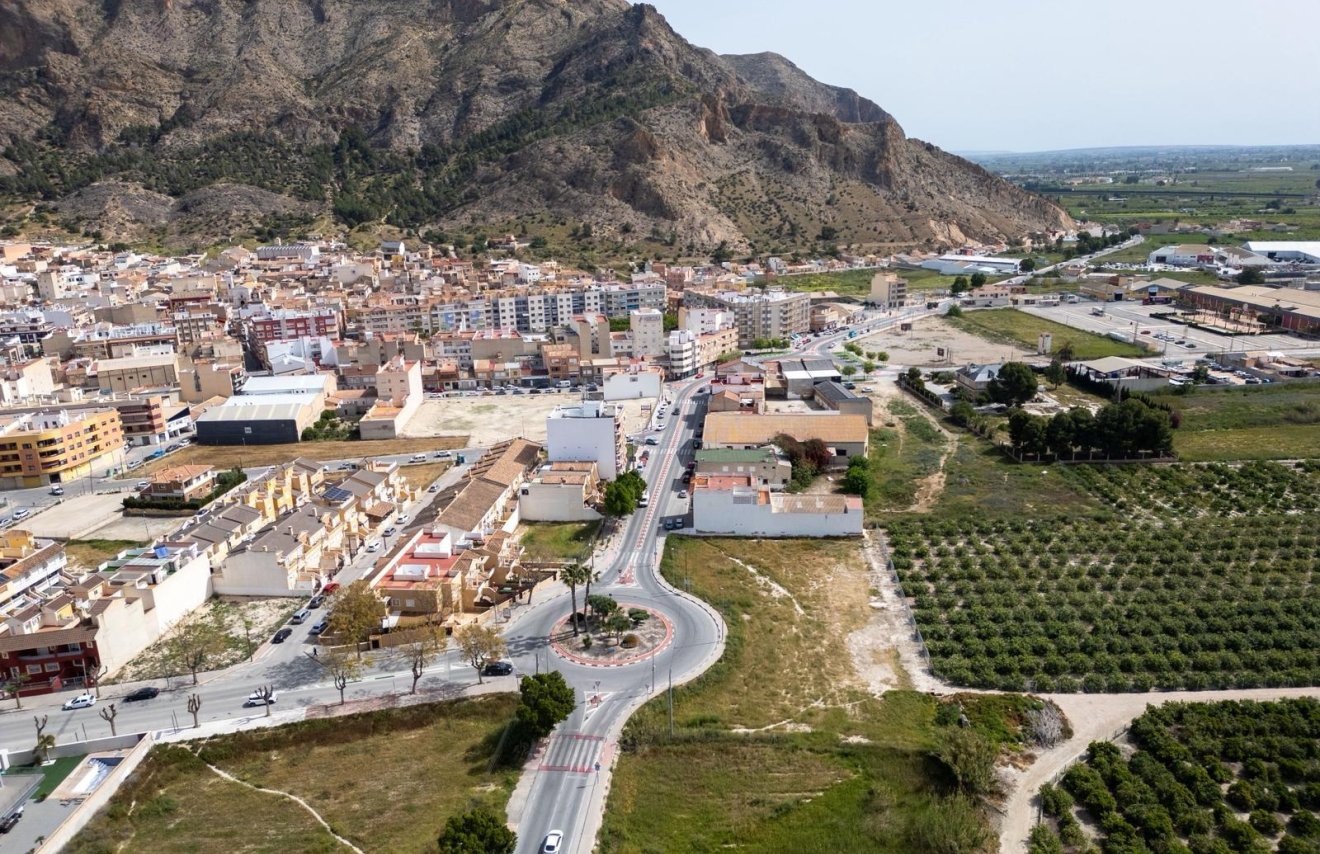 Reventa - Terreno urbano - Redován - Carretera