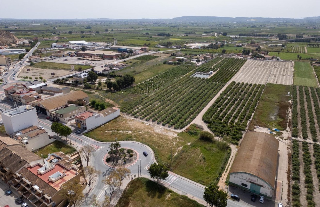 Reventa - Terreno urbano - Redován - Carretera
