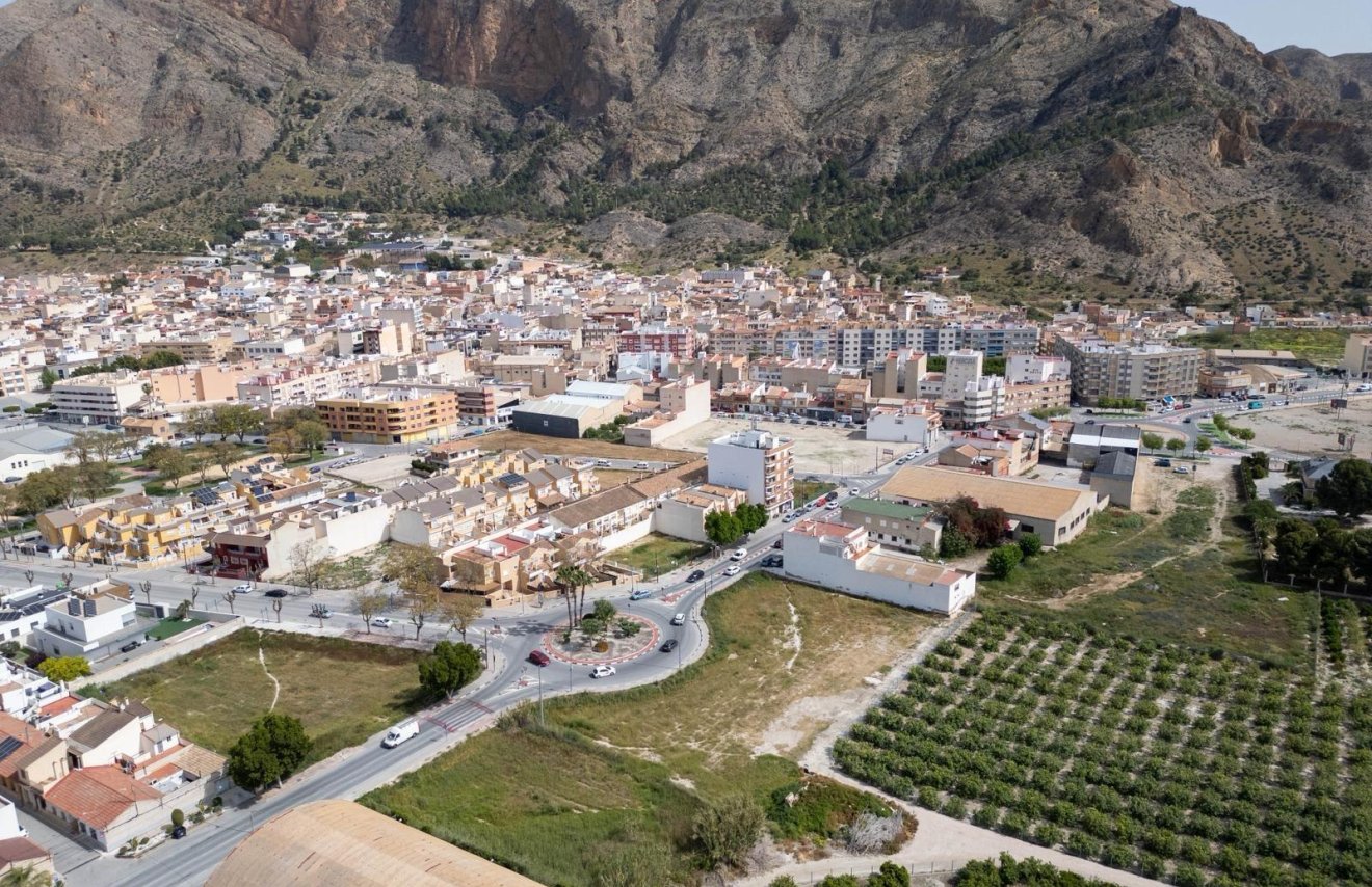 Reventa - Terreno urbano - Redován - Carretera