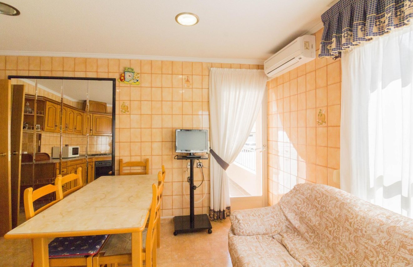 Reventa - Piso - Redován - CENTRO