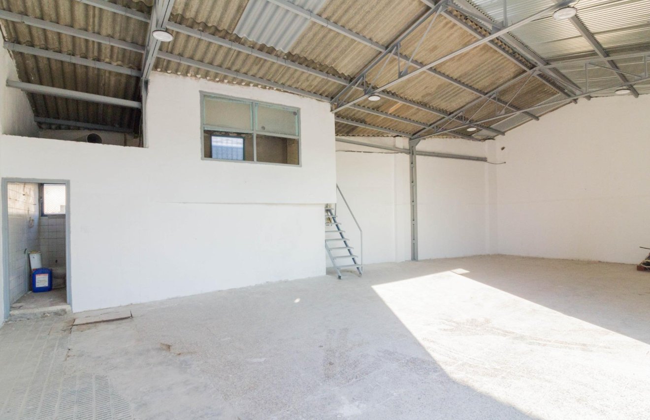 Revente - Nave industrial - Callosa de Segura - Comunidad valenciana