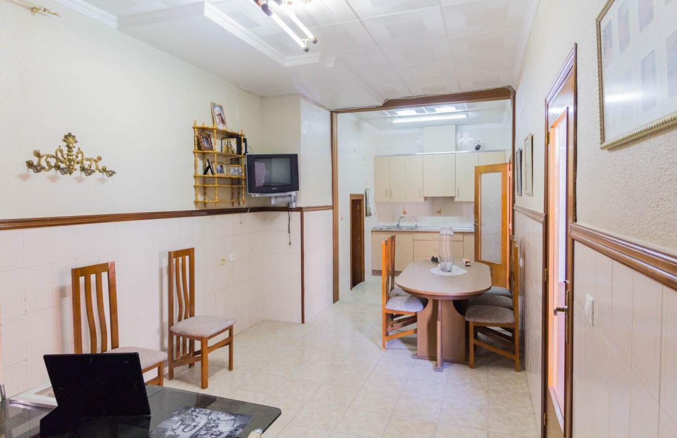 Alquiler a largo plazo - Local comercial - Cox - Centro