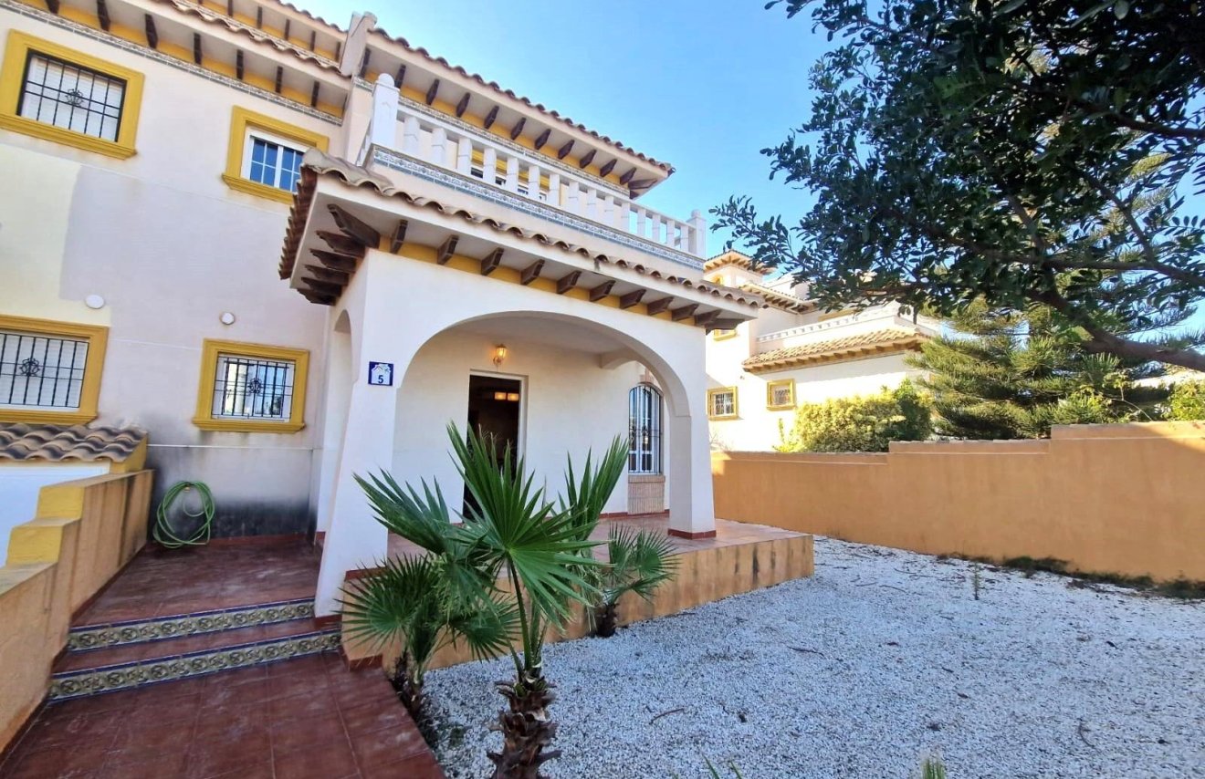 Resale - Casa Tipo Dúplex - Orihuela Costa - Montezenia