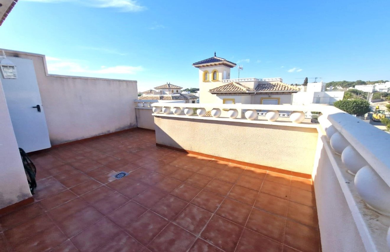 Resale - Casa Tipo Dúplex - Orihuela Costa - Montezenia