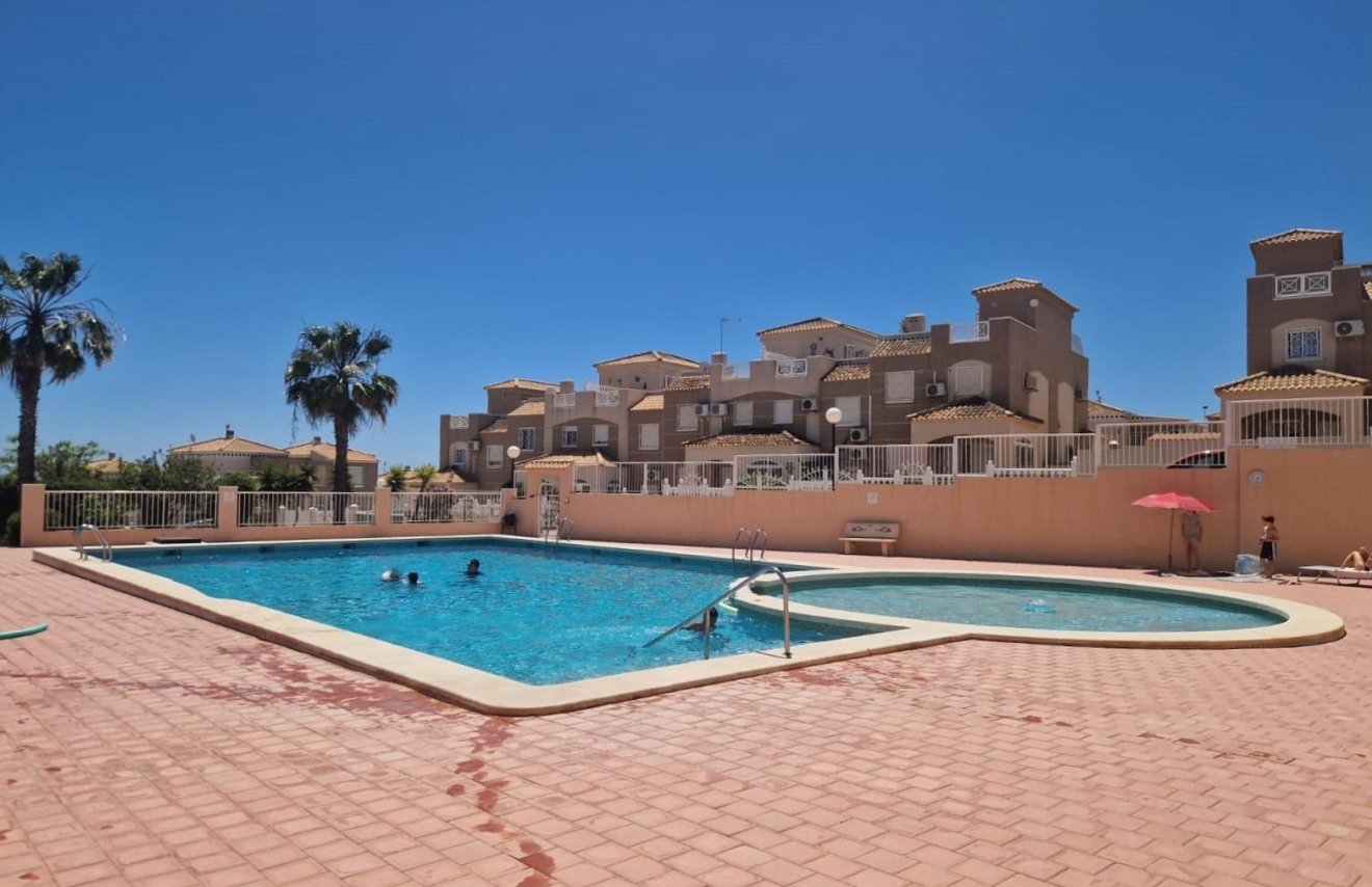 Resale - Bungalow Planta Alta - Torrevieja - Aguas nuevas 1