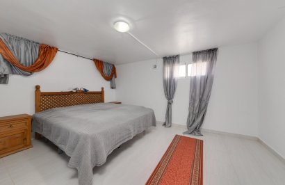 Resale - Chalet - Torrevieja - La siesta