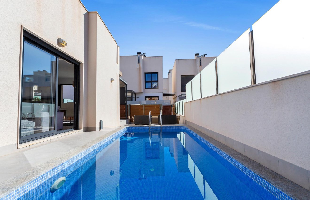 Resale - Villa - Torrevieja - Sector 25