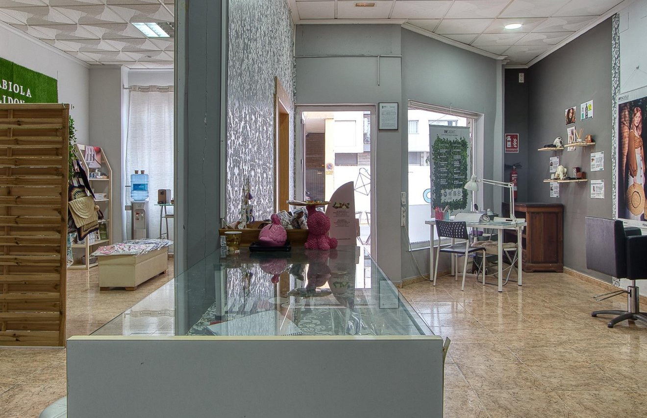 Reventa - Local comercial - Torrevieja - La Mata