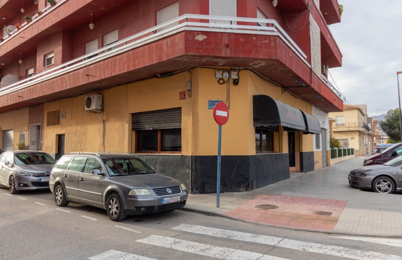 Reventa - Local comercial - Orihuela - San Bartolomé