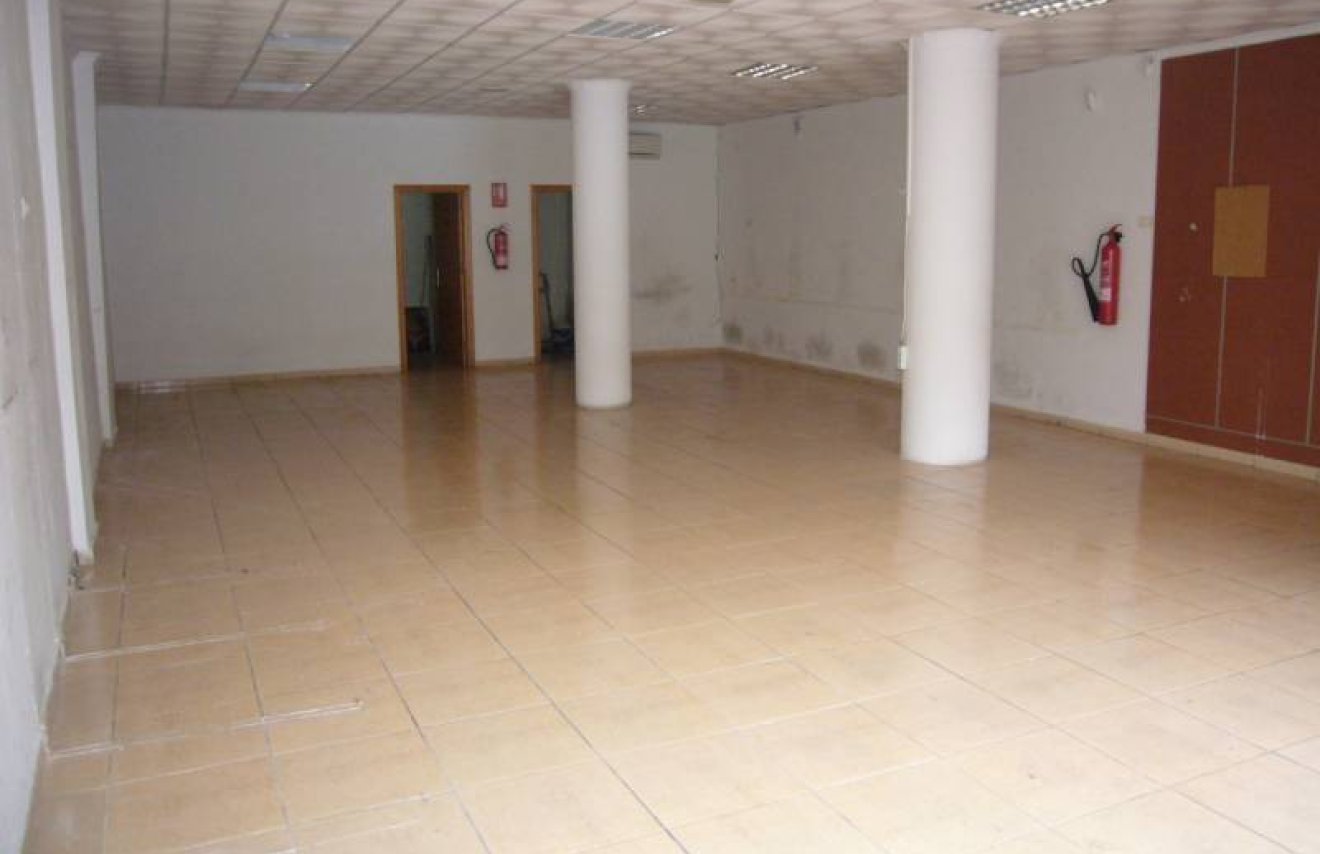 Reventa - Local comercial - Torrevieja - Centro