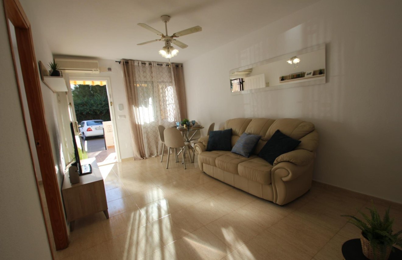 Resale - Bungalow Planta Baja - Torrevieja - Lago jardin