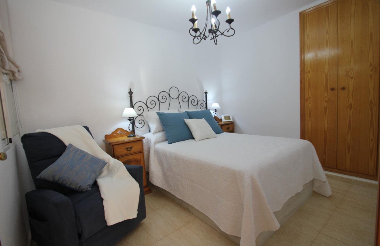 Resale - Bungalow Planta Baja - Torrevieja - Lago jardin