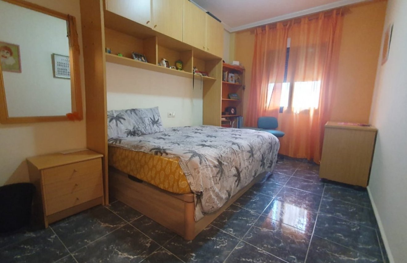 Resale - Local comercial - Torrevieja - Los balcones