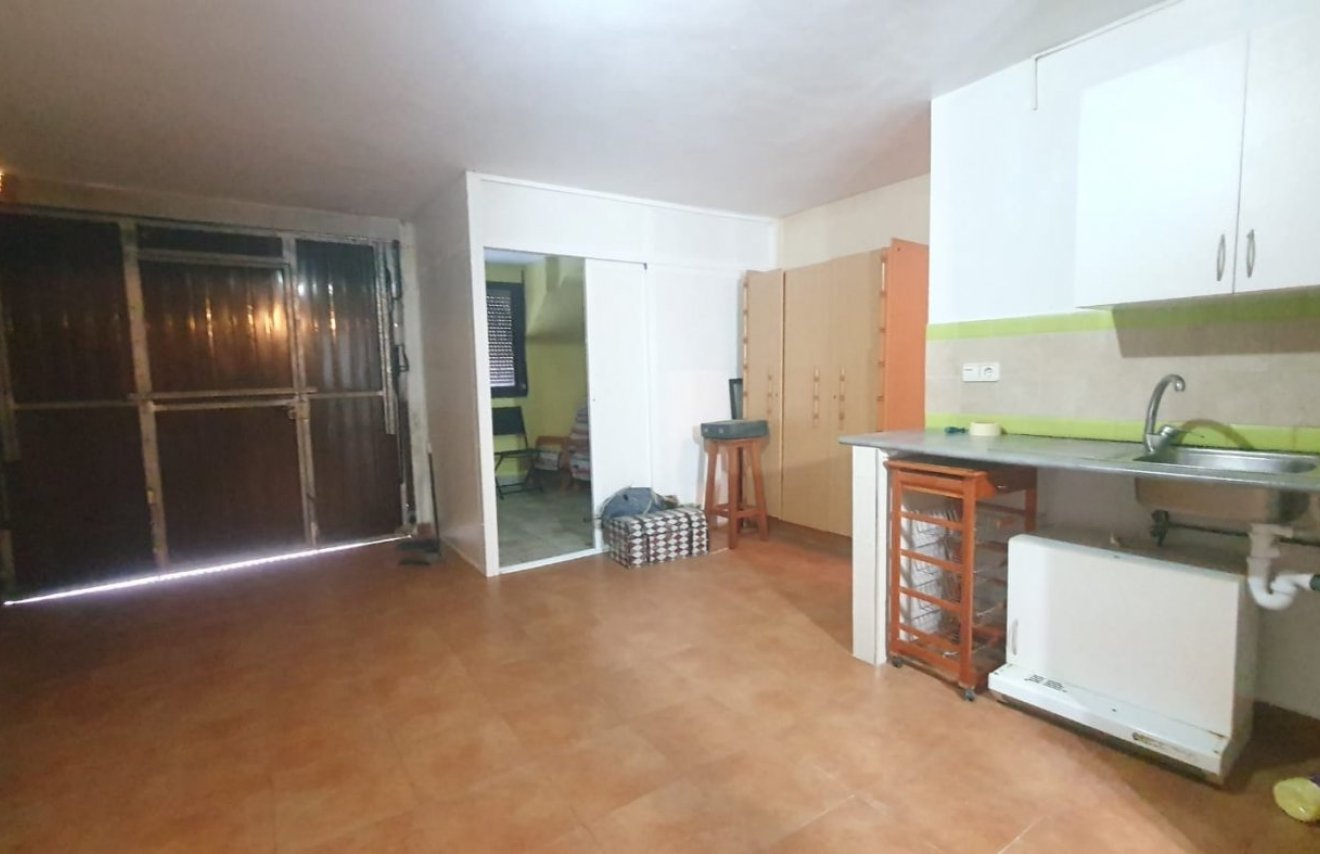 Resale - Local comercial - Torrevieja - Los balcones