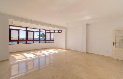 Resale - Apartamento - Torrevieja - Paseo maritimo