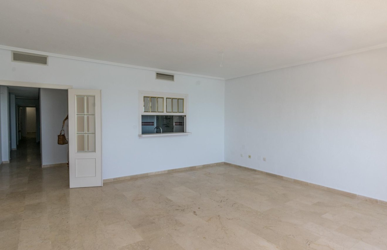 Resale - Apartamento - Torrevieja - Paseo maritimo