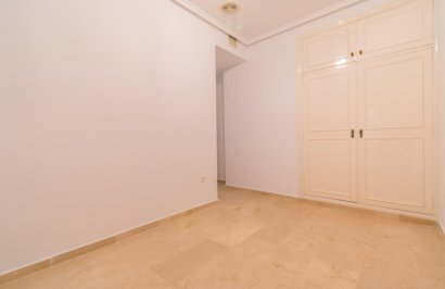 Resale - Apartamento - Torrevieja - Paseo maritimo