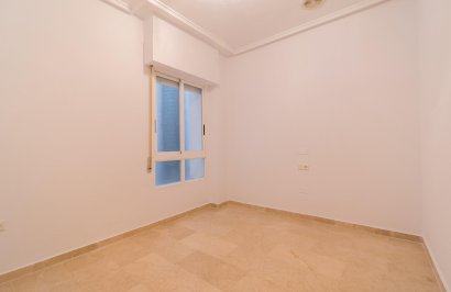 Resale - Apartamento - Torrevieja - Paseo maritimo