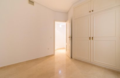 Resale - Apartamento - Torrevieja - Paseo maritimo