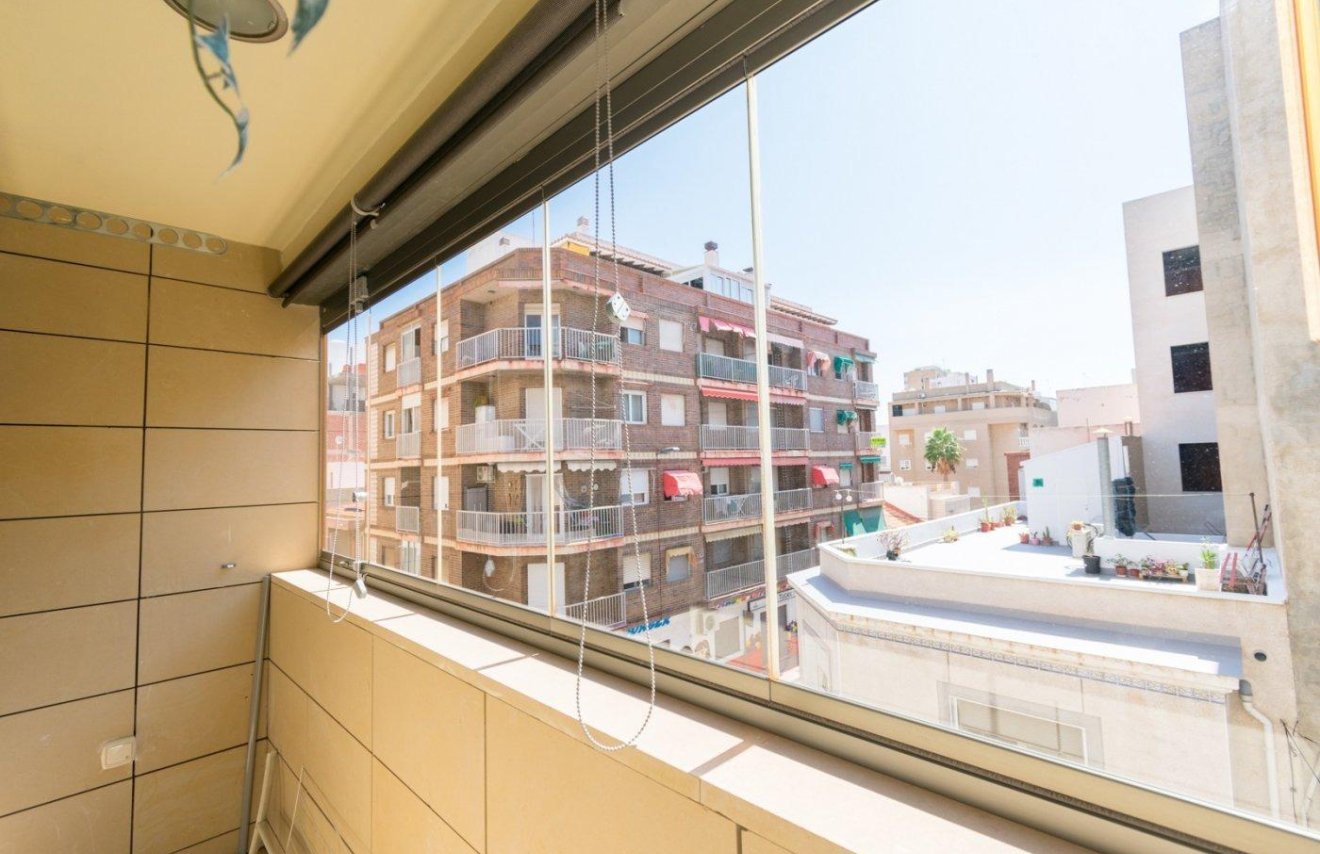 Resale - Apartamento - Torrevieja - Paseo maritimo