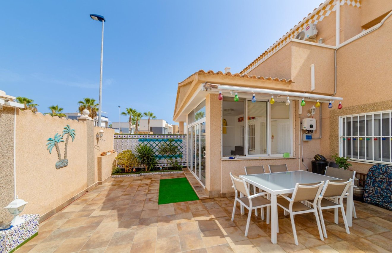 Resale - Chalet - Torrevieja - Aguas nuevas 1