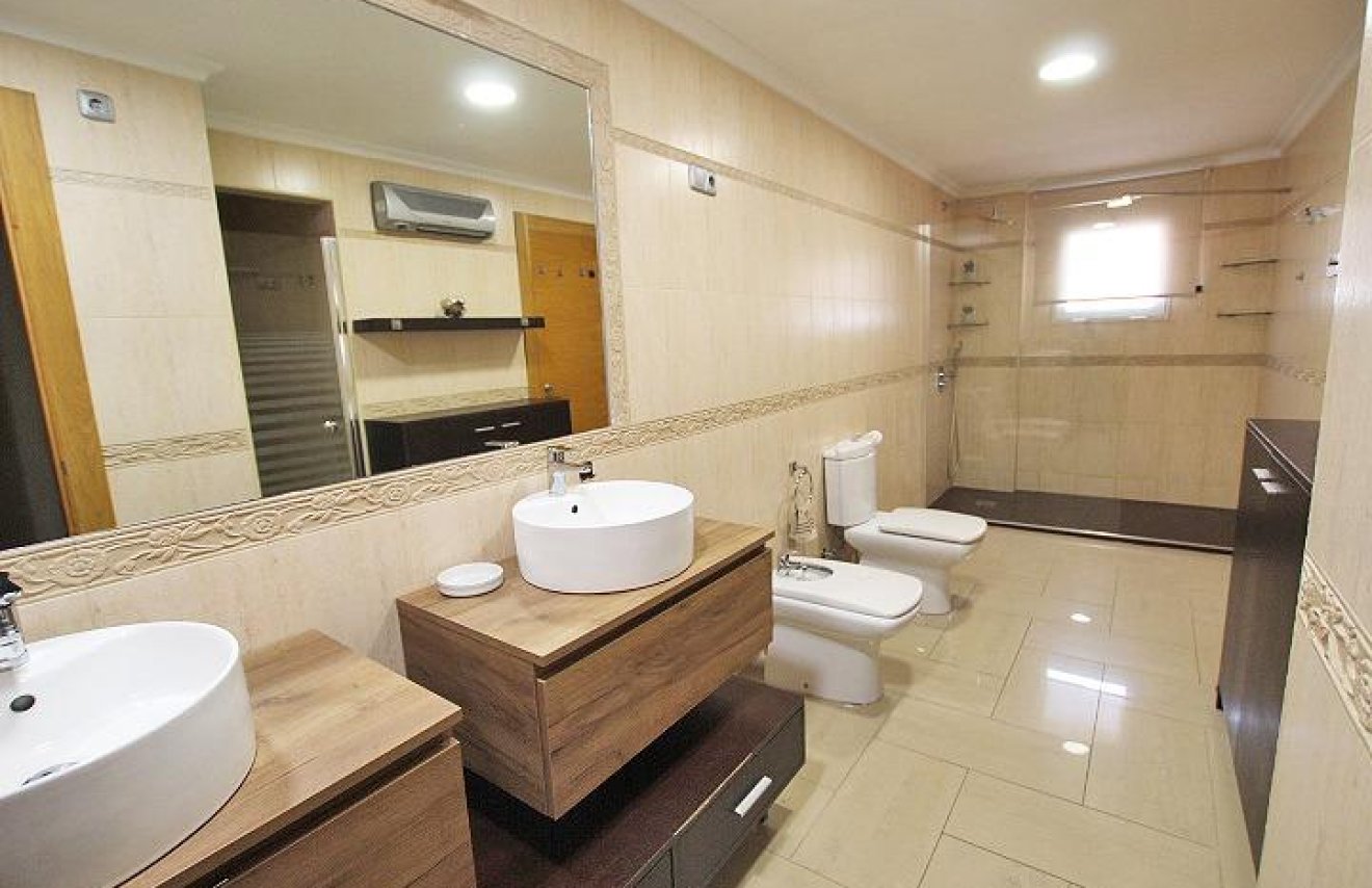 Resale - Apartamento - Torrevieja - Centro