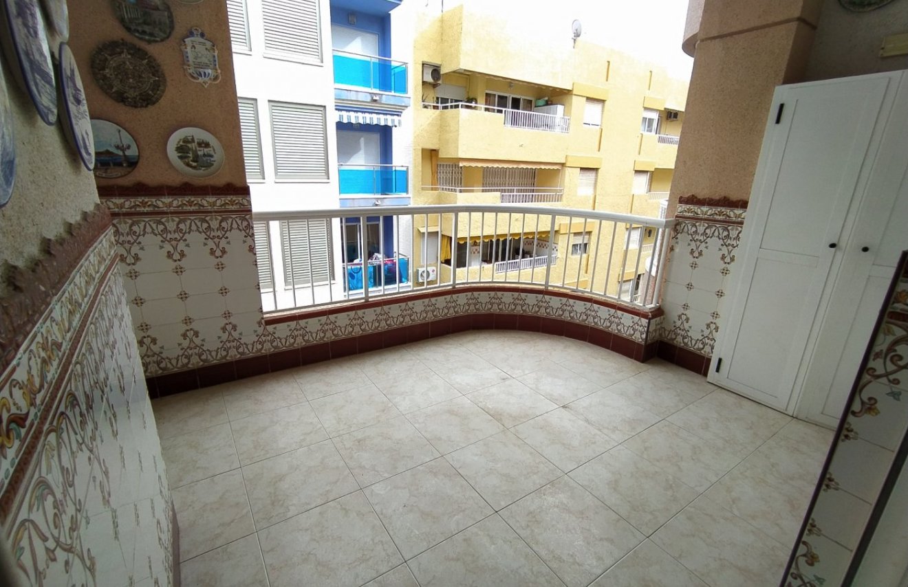 Resale - Apartamento - Torrevieja - Acequion