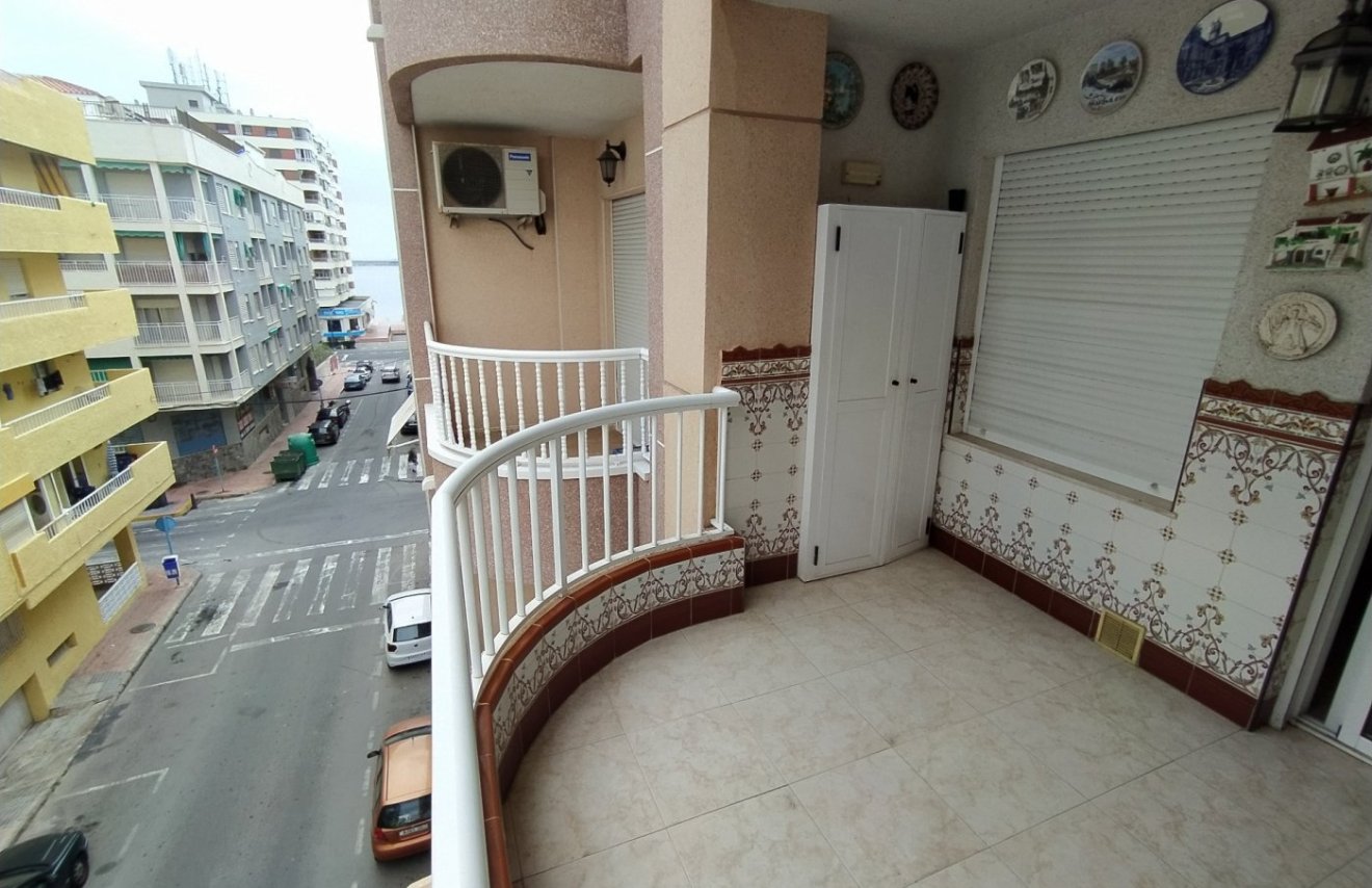 Resale - Apartamento - Torrevieja - Acequion