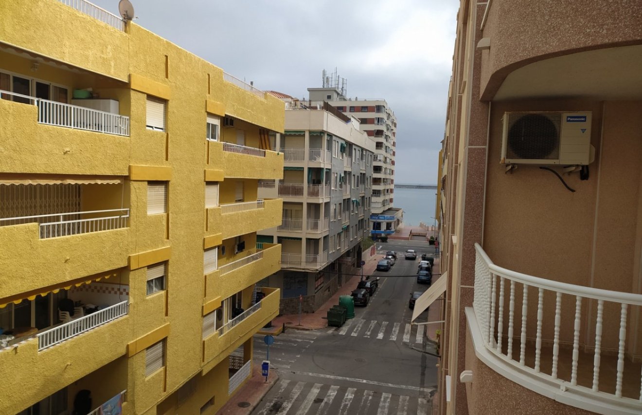 Resale - Apartamento - Torrevieja - Acequion