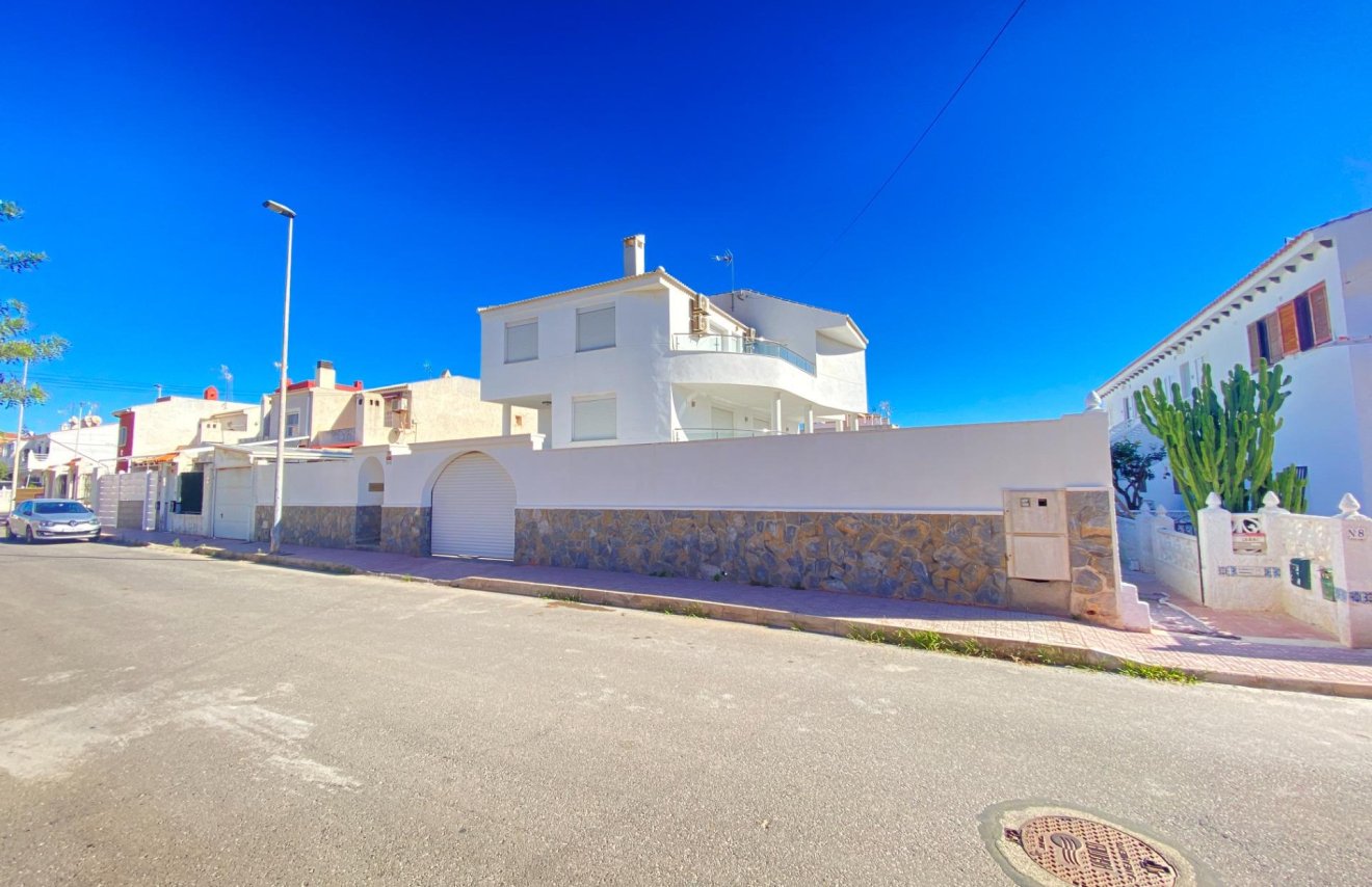 Resale - Villa de Lujo - Torrevieja - Aldea del mar