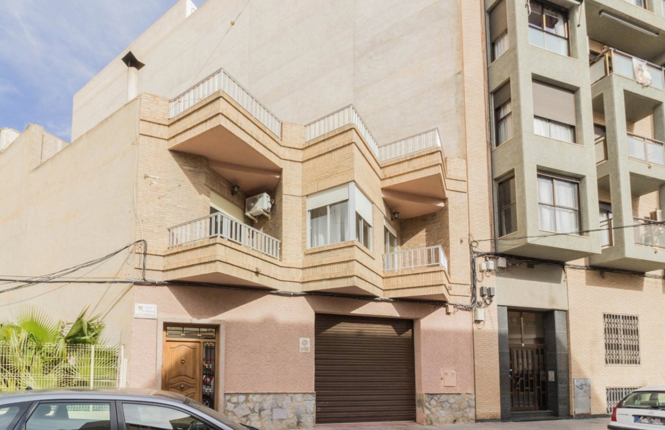 Resale - Casa con terreno - Callosa de Segura - C- FILARMONICA